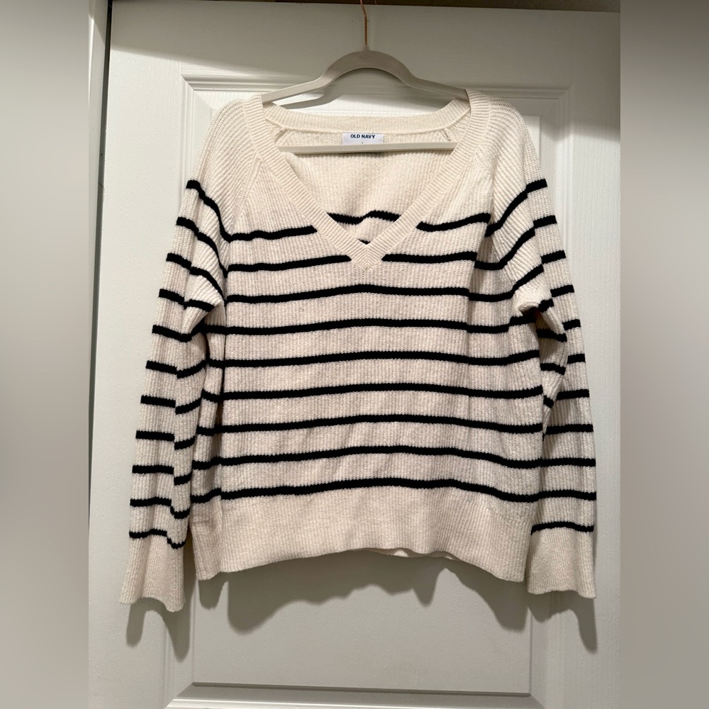 Minimalist Old Navy Women's Striped Sweater - Cream and Black
